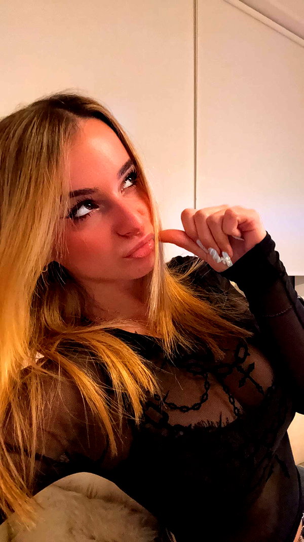 kaitlyn_krems snapchat image archive image