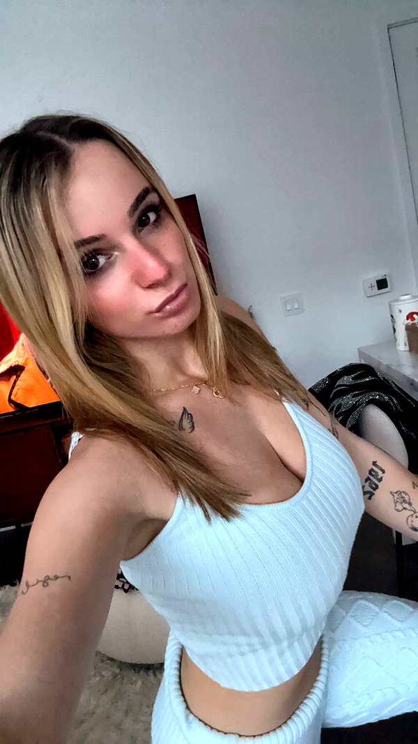 kaitlyn_krems snapchat image archive image