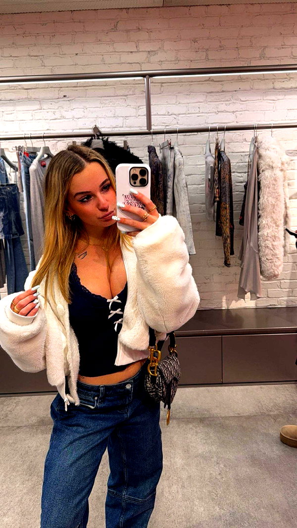 kaitlyn_krems snapchat image archive image