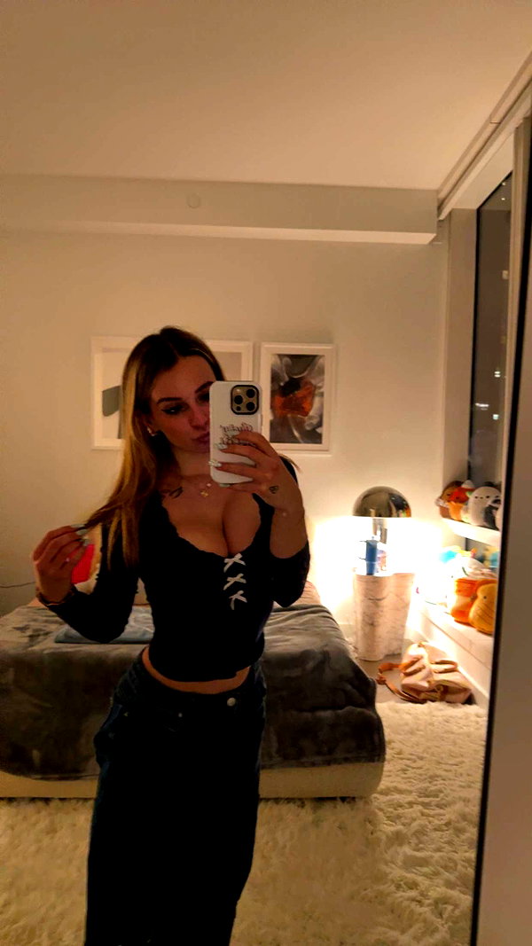 kaitlyn_krems snapchat image archive image