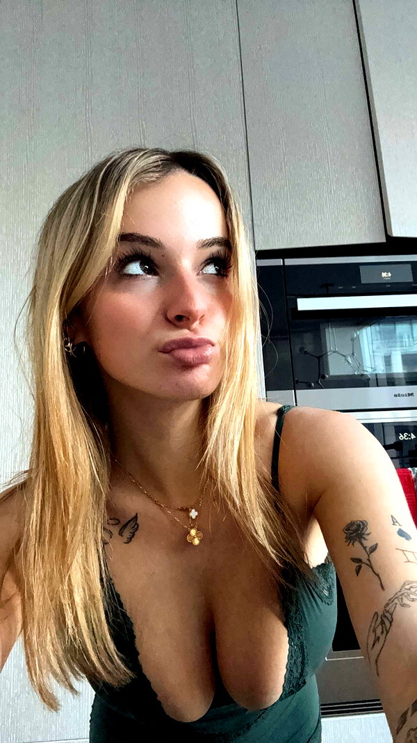 kaitlyn_krems snapchat image archive image