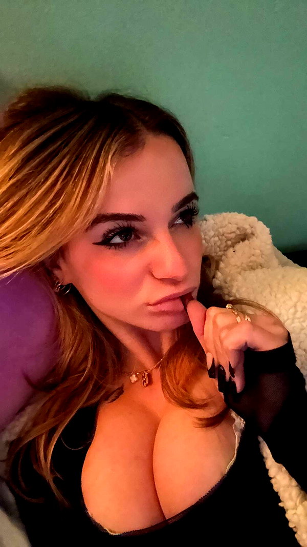 kaitlyn_krems snapchat image archive image