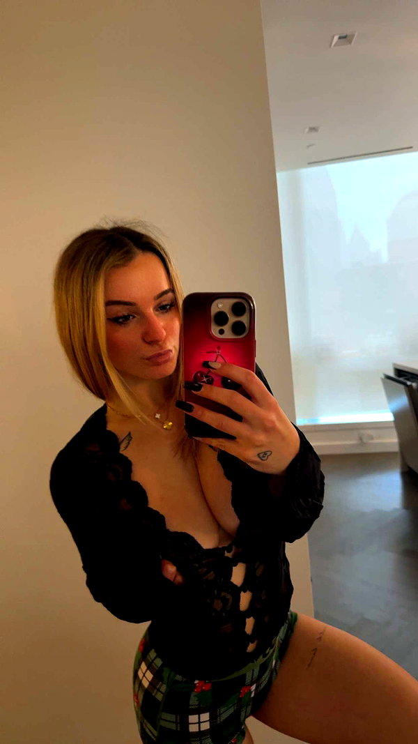 kaitlyn_krems snapchat image archive image