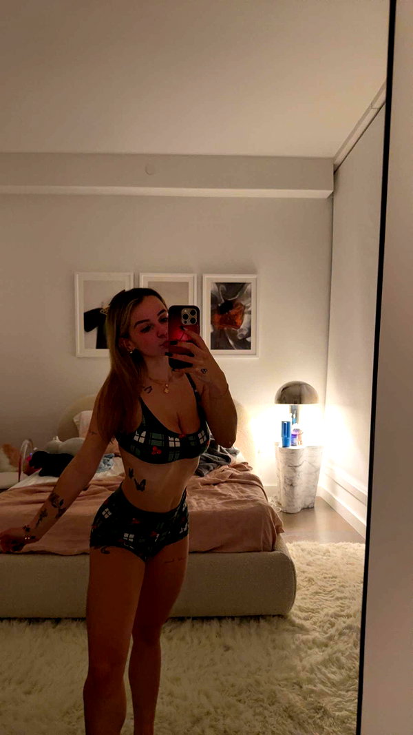 kaitlyn_krems snapchat image archive image