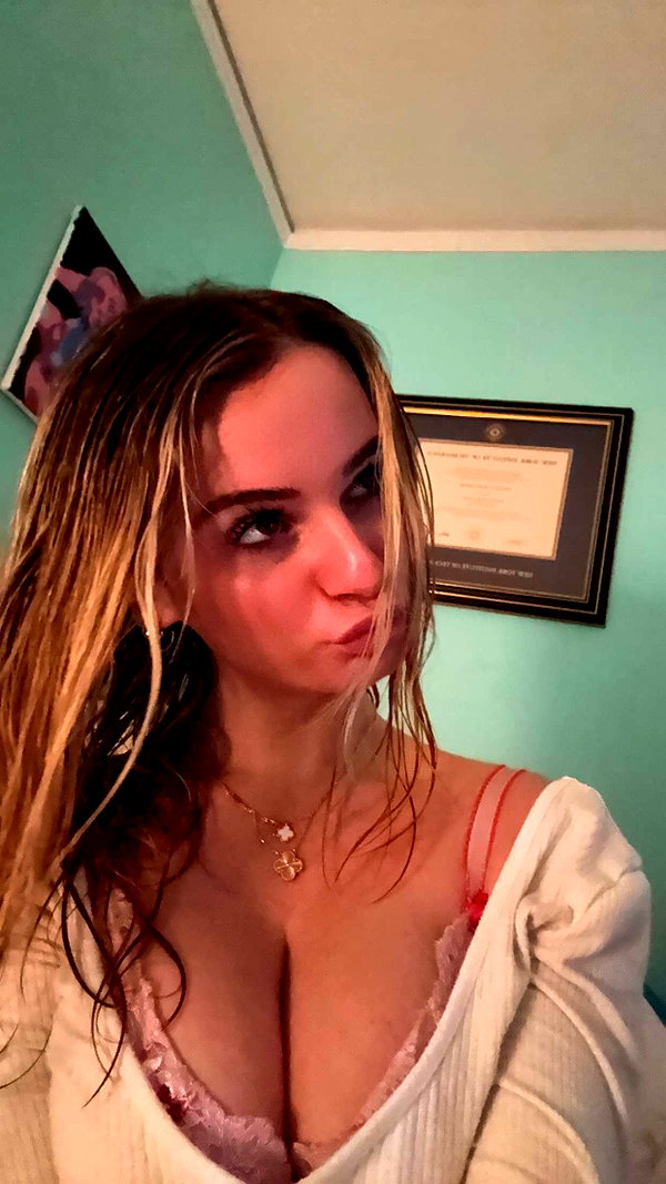kaitlyn_krems snapchat image archive image