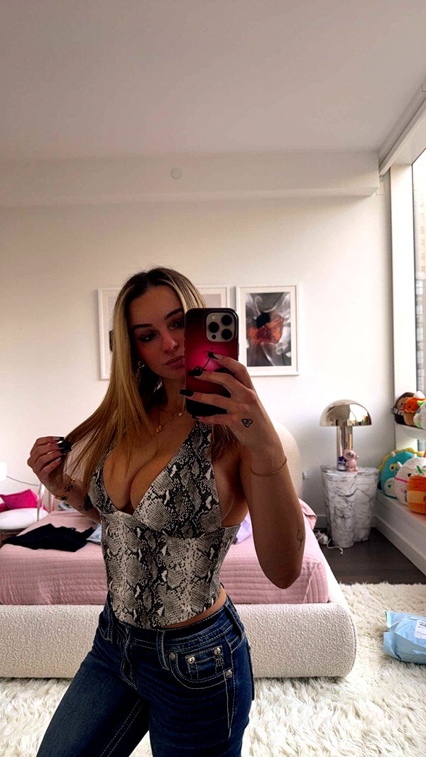 kaitlyn_krems snapchat image archive image