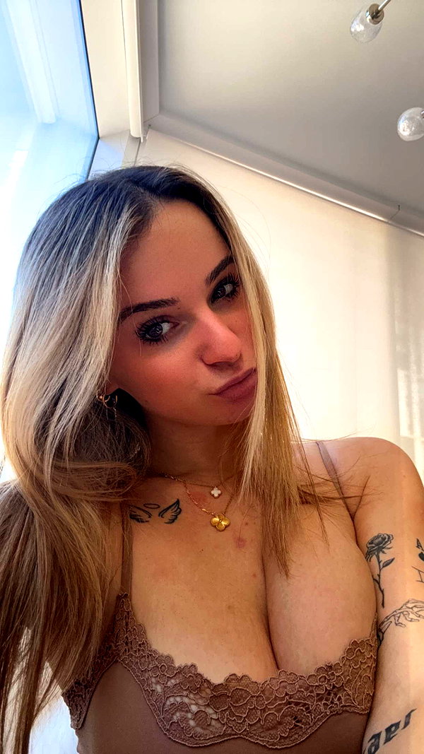 kaitlyn_krems snapchat image archive image