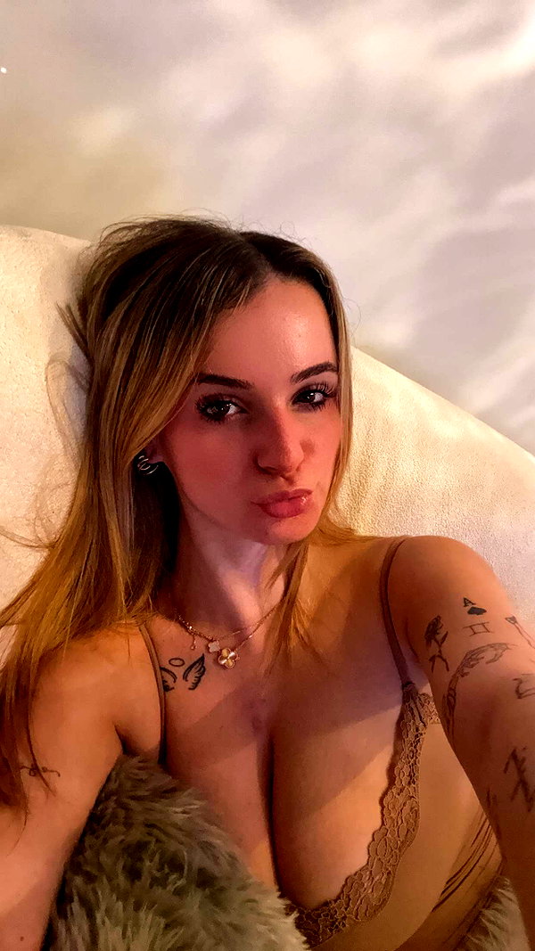 kaitlyn_krems snapchat image archive image