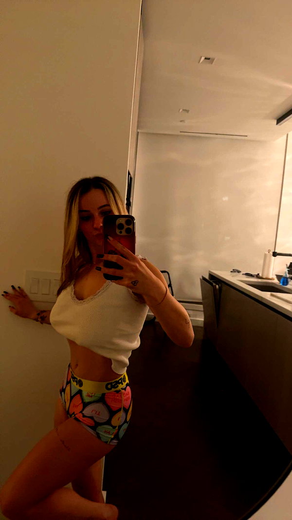kaitlyn_krems snapchat image archive image