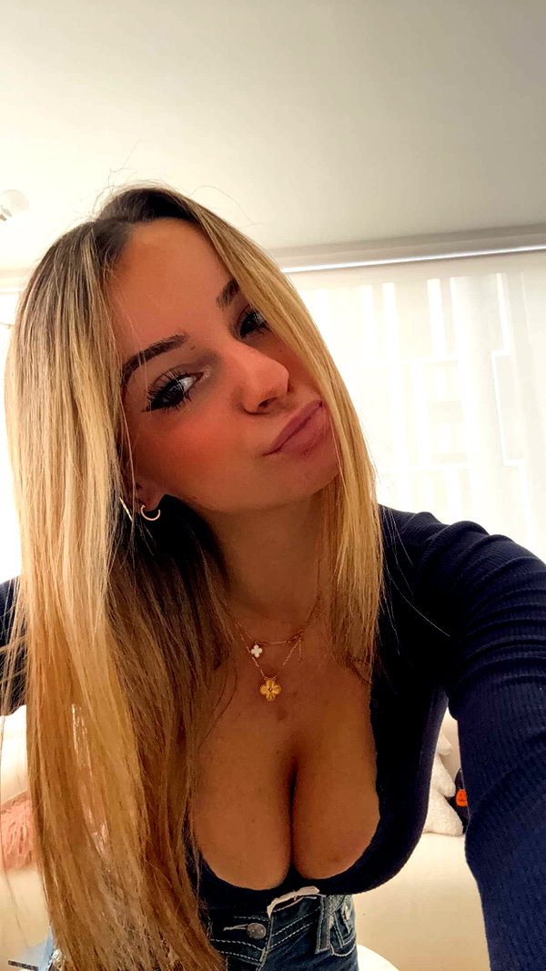 kaitlyn_krems snapchat image archive image