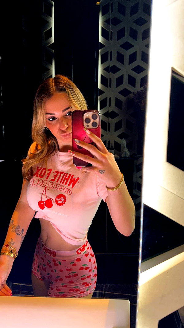 kaitlyn_krems snapchat image archive image