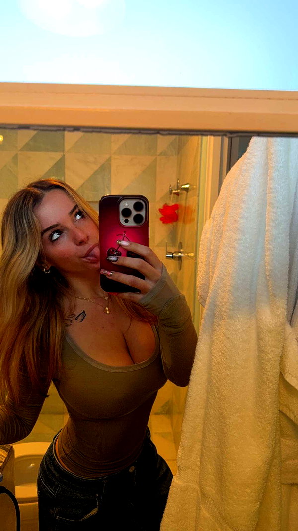 kaitlyn_krems snapchat image archive image
