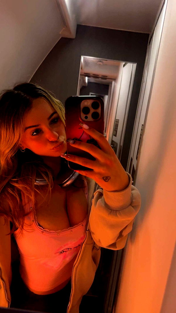 kaitlyn_krems snapchat image archive image