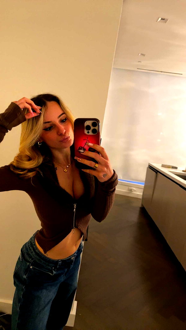 kaitlyn_krems snapchat image archive image