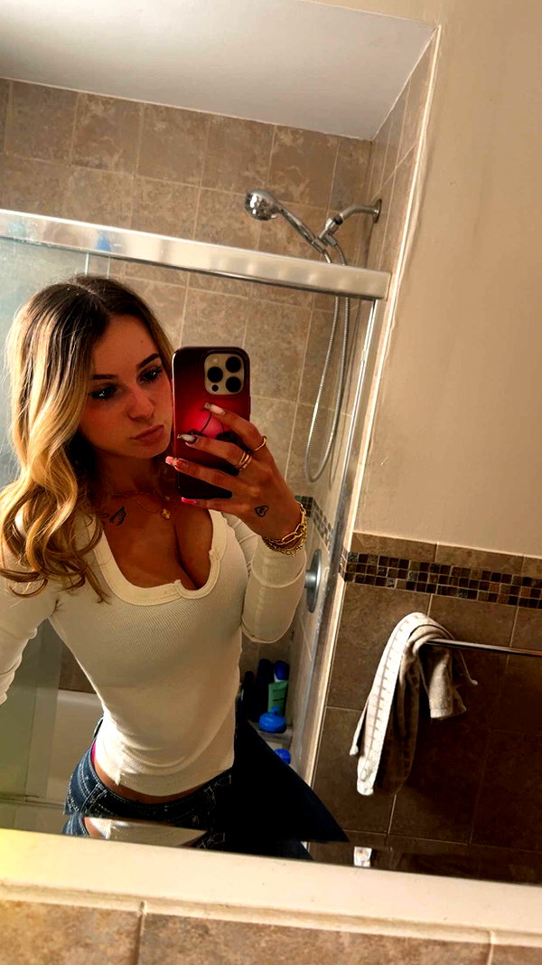 kaitlyn_krems snapchat image archive image