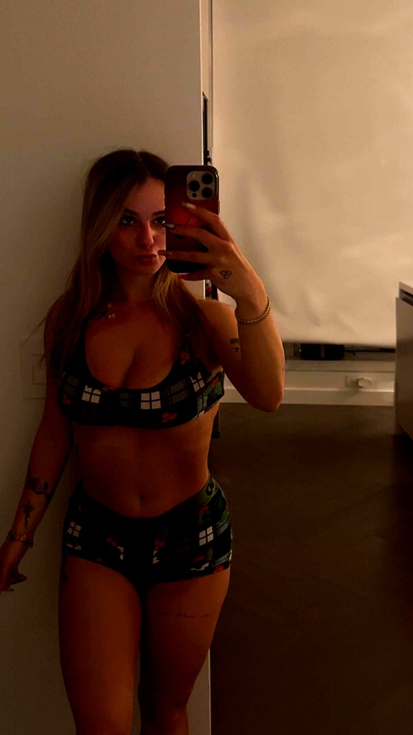 kaitlyn_krems snapchat image archive image