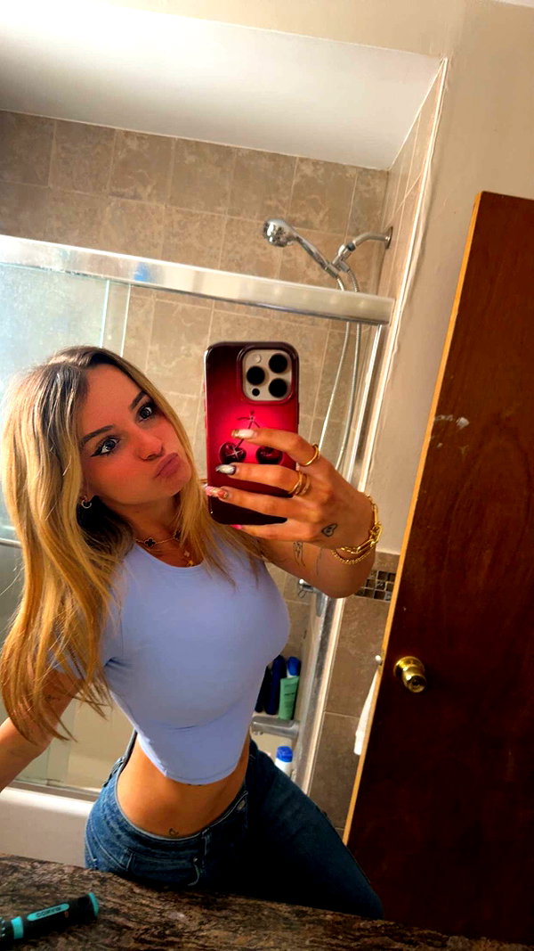 kaitlyn_krems snapchat image archive image