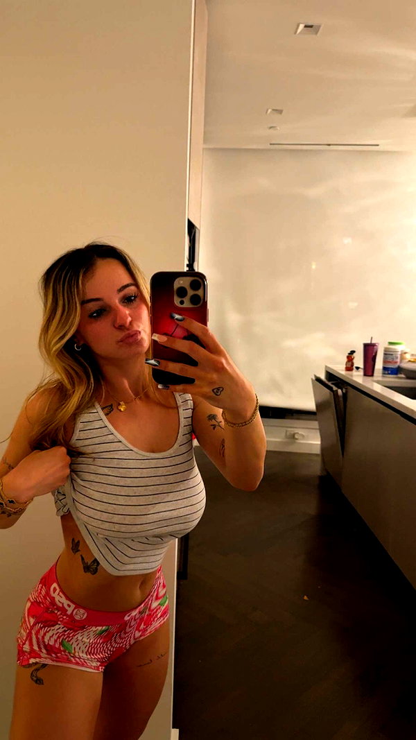 kaitlyn_krems snapchat image archive image