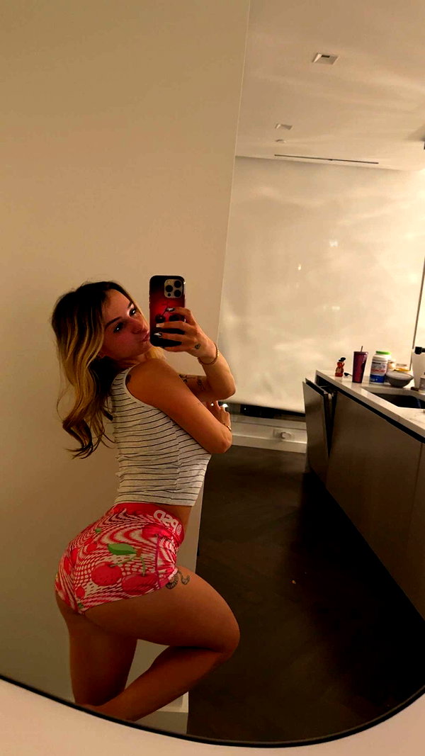 kaitlyn_krems snapchat image archive image