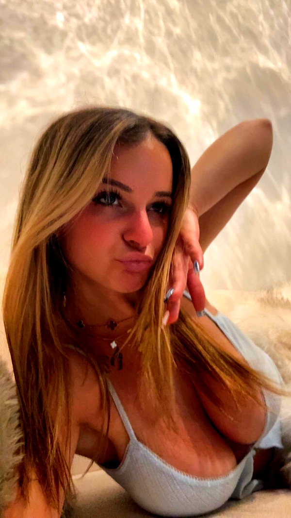 kaitlyn_krems snapchat image archive image