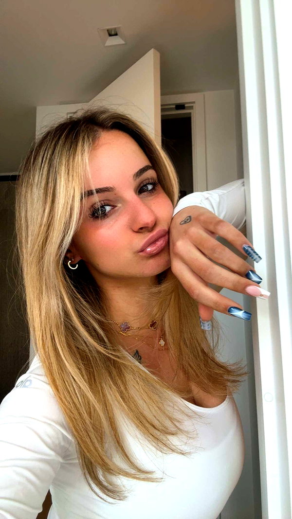 kaitlyn_krems snapchat image archive image
