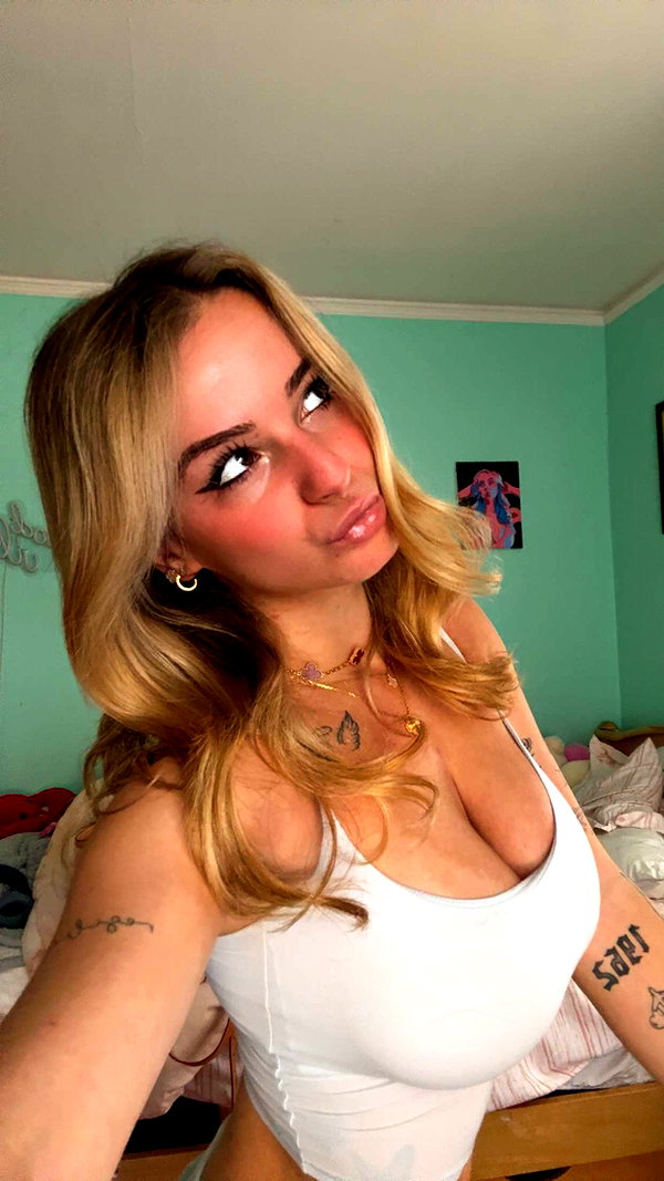 kaitlyn_krems snapchat image archive image