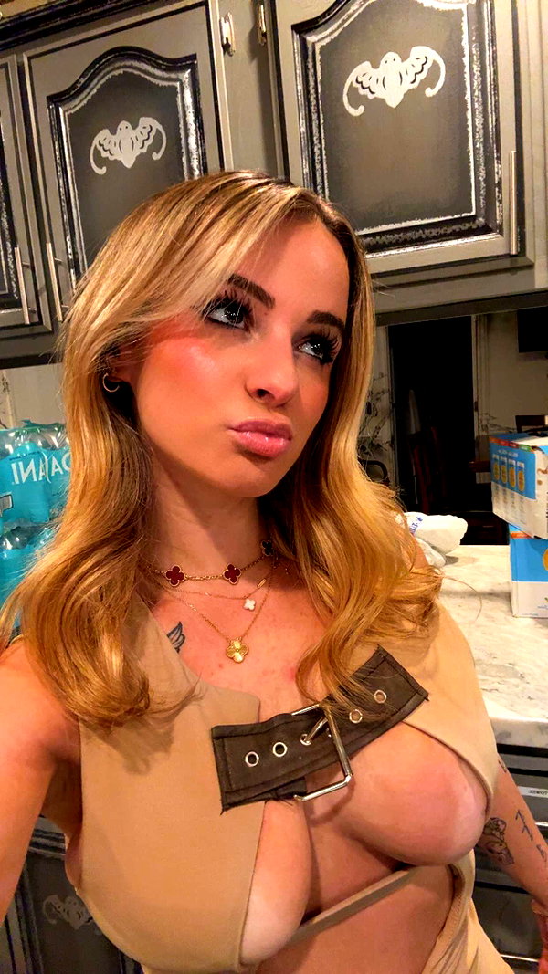 kaitlyn_krems snapchat image archive image