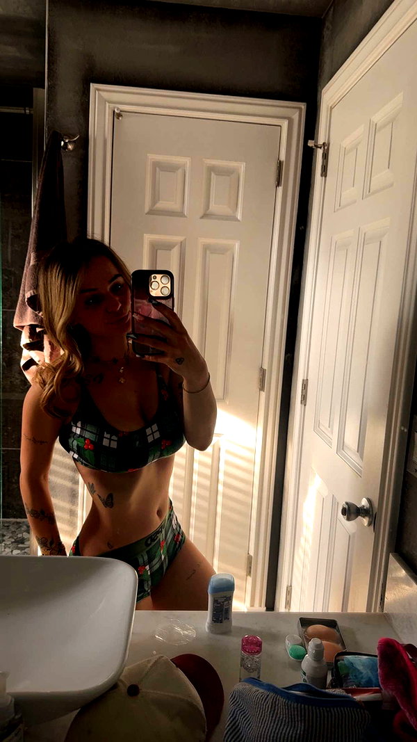 kaitlyn_krems snapchat image archive image
