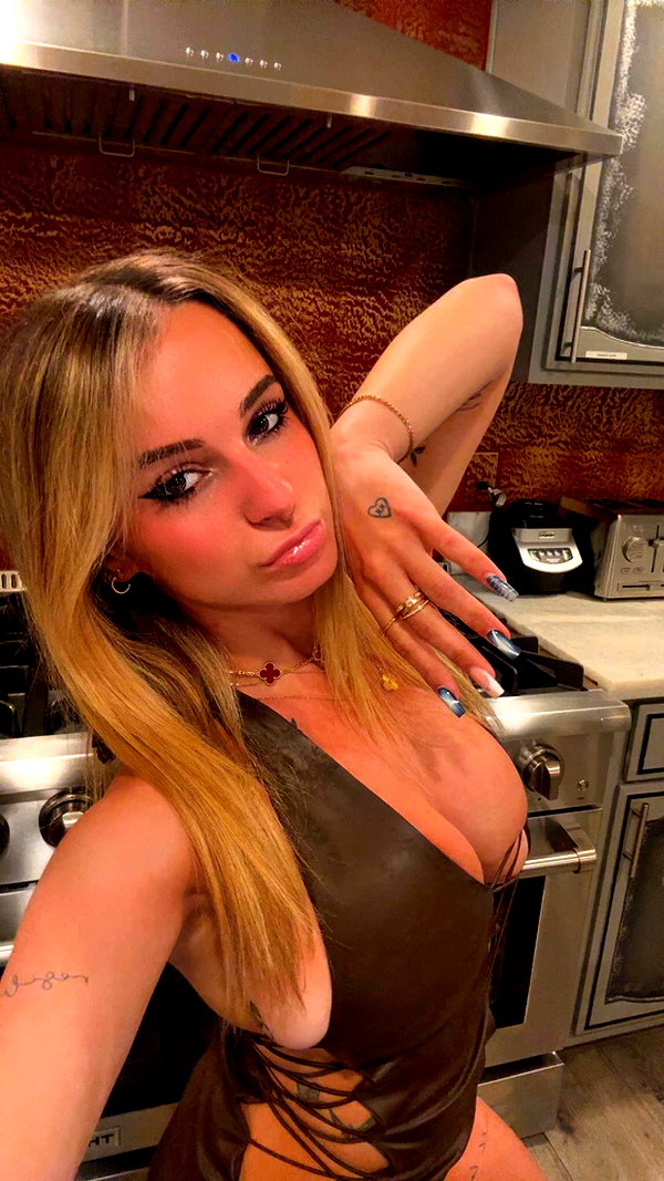 kaitlyn_krems snapchat image archive image