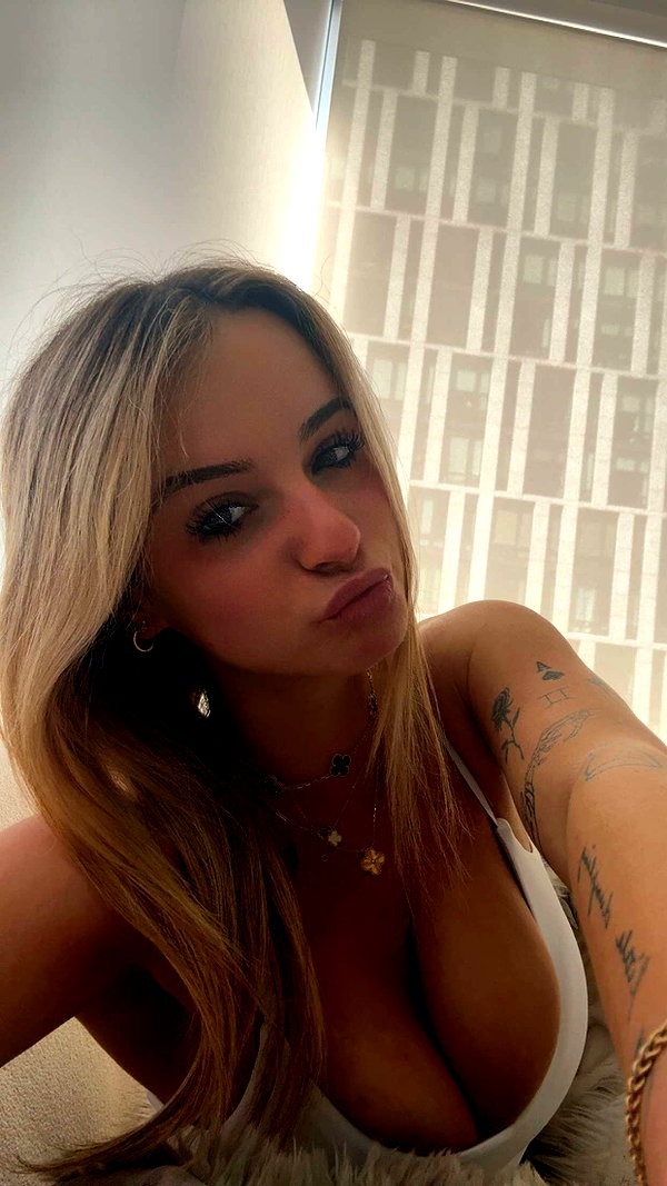 kaitlyn_krems snapchat image archive image