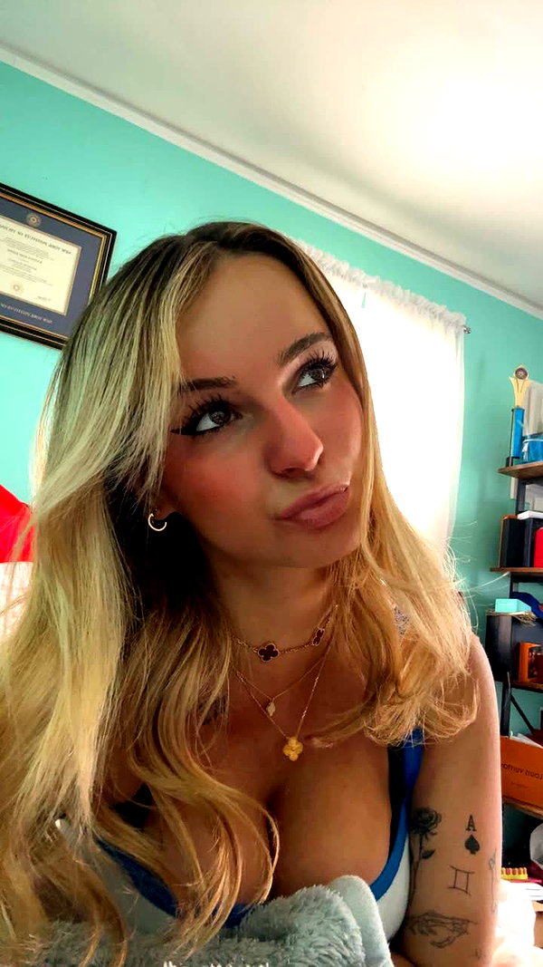 kaitlyn_krems snapchat image archive image