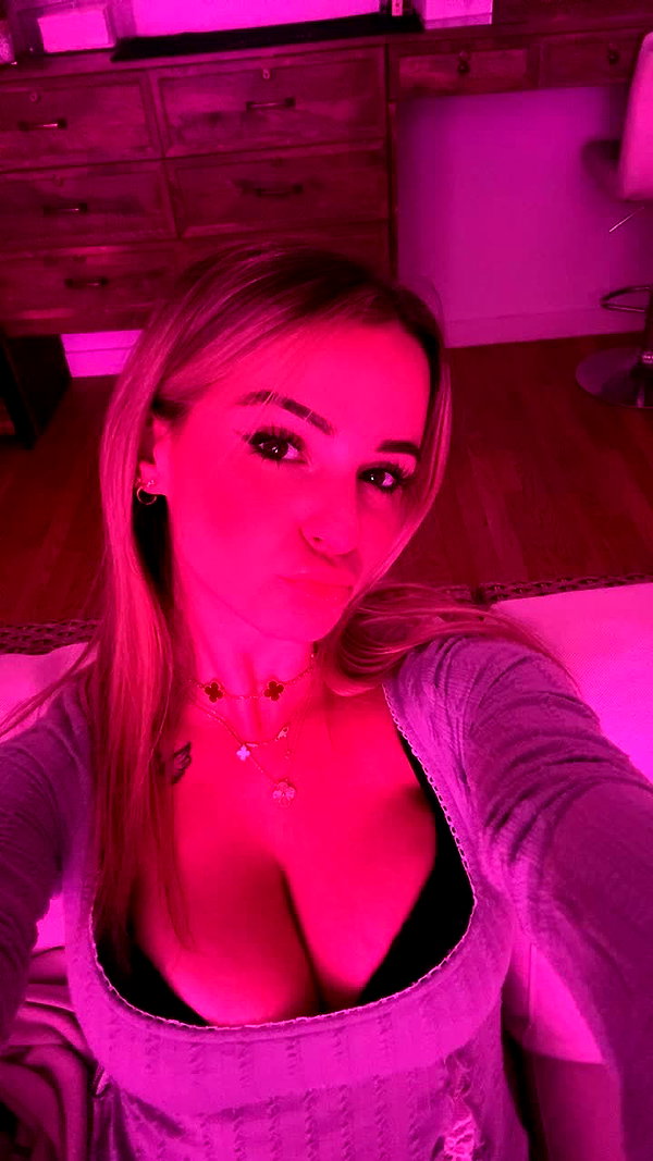kaitlyn_krems snapchat image archive image