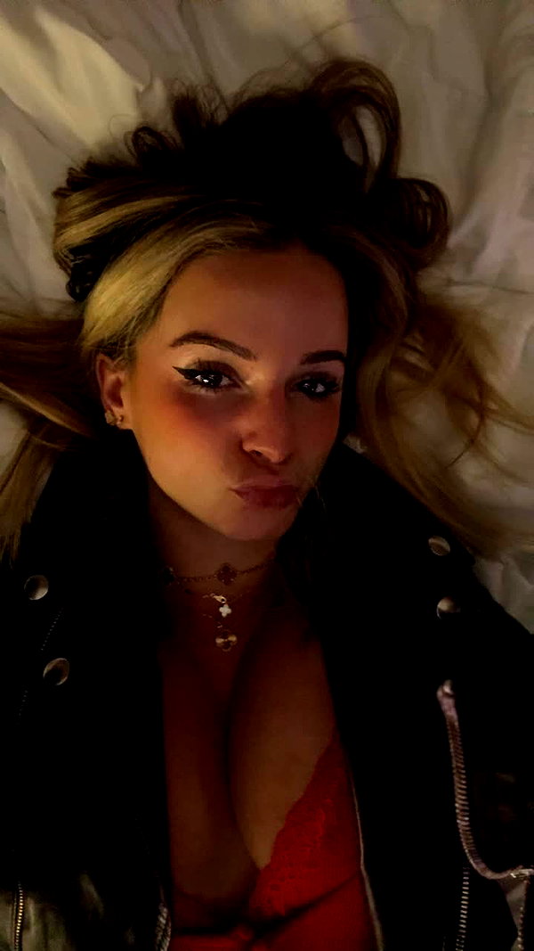 kaitlyn_krems snapchat image archive image