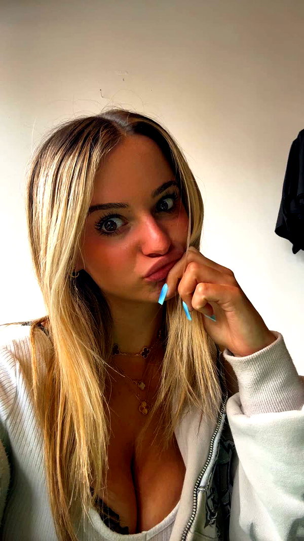 kaitlyn_krems snapchat image archive image