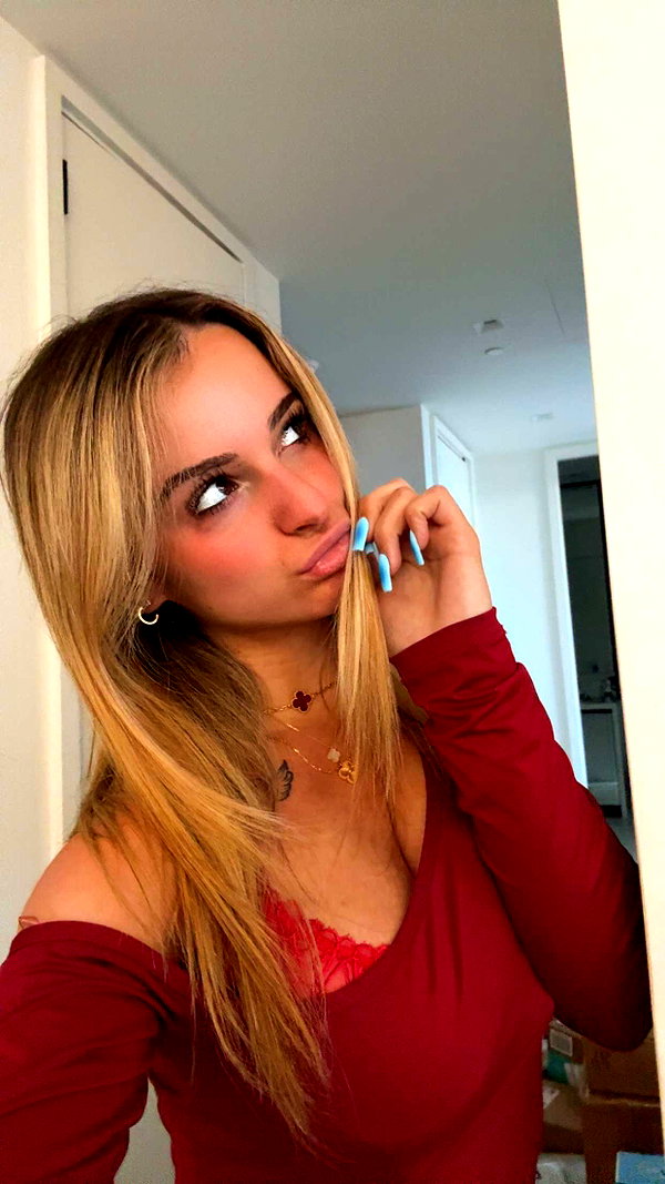 kaitlyn_krems snapchat image archive image