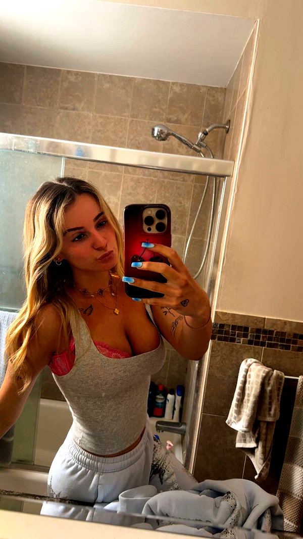 kaitlyn_krems snapchat image archive image