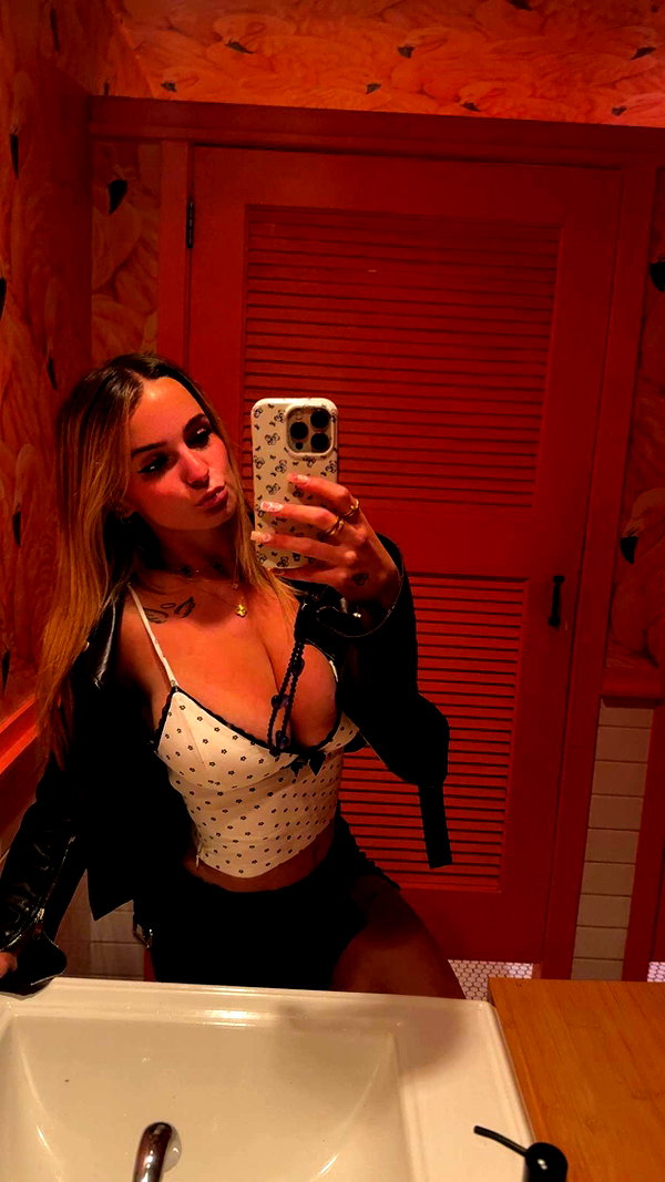 kaitlyn_krems snapchat image archive image