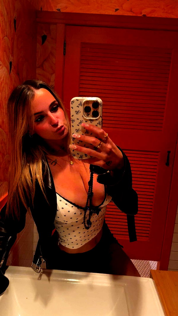 kaitlyn_krems snapchat image archive image