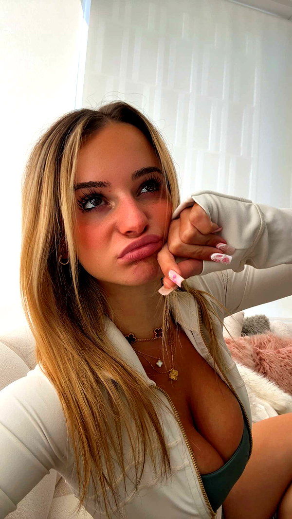kaitlyn_krems snapchat image archive image