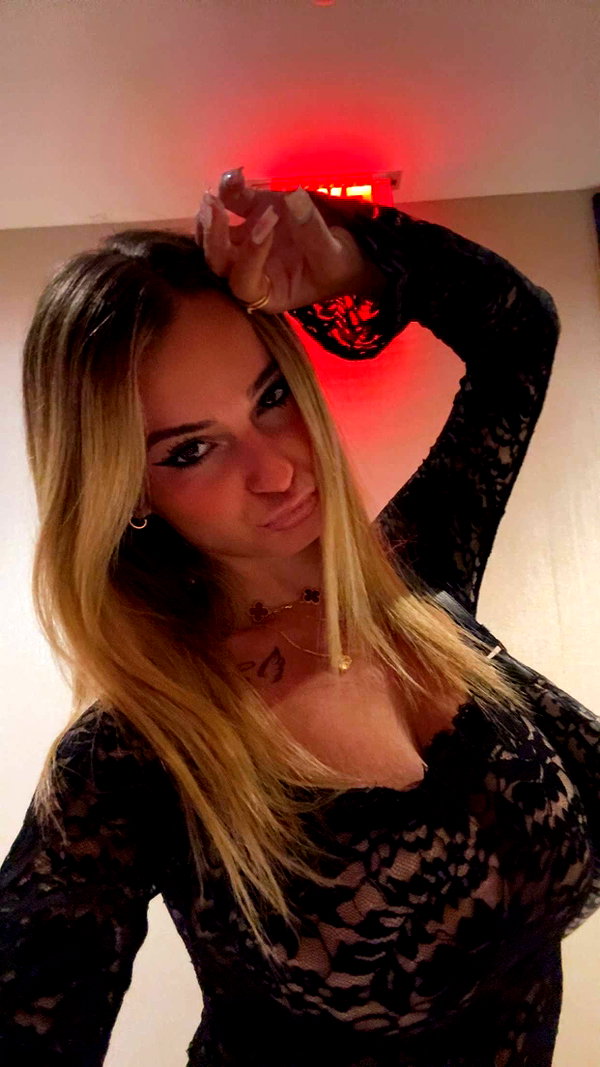 kaitlyn_krems snapchat image archive image