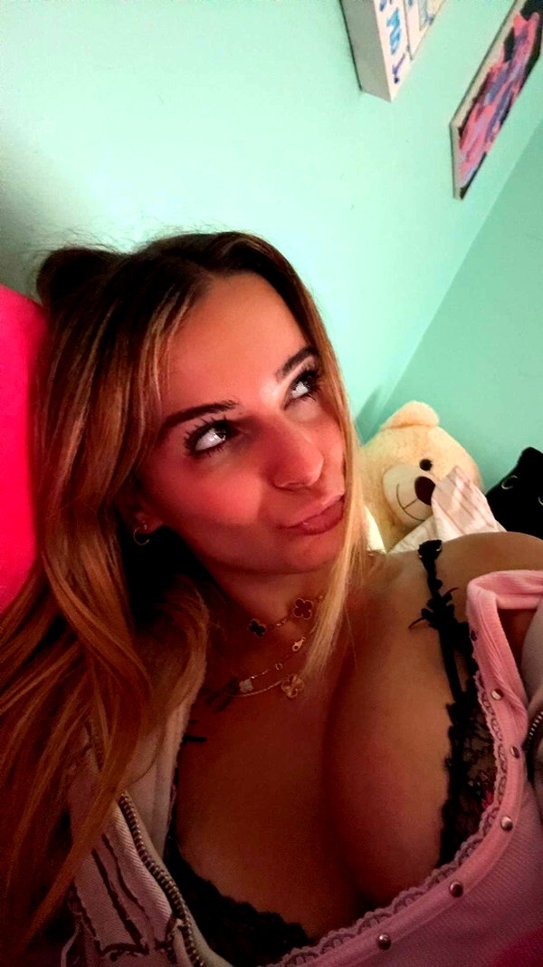kaitlyn_krems snapchat image archive image