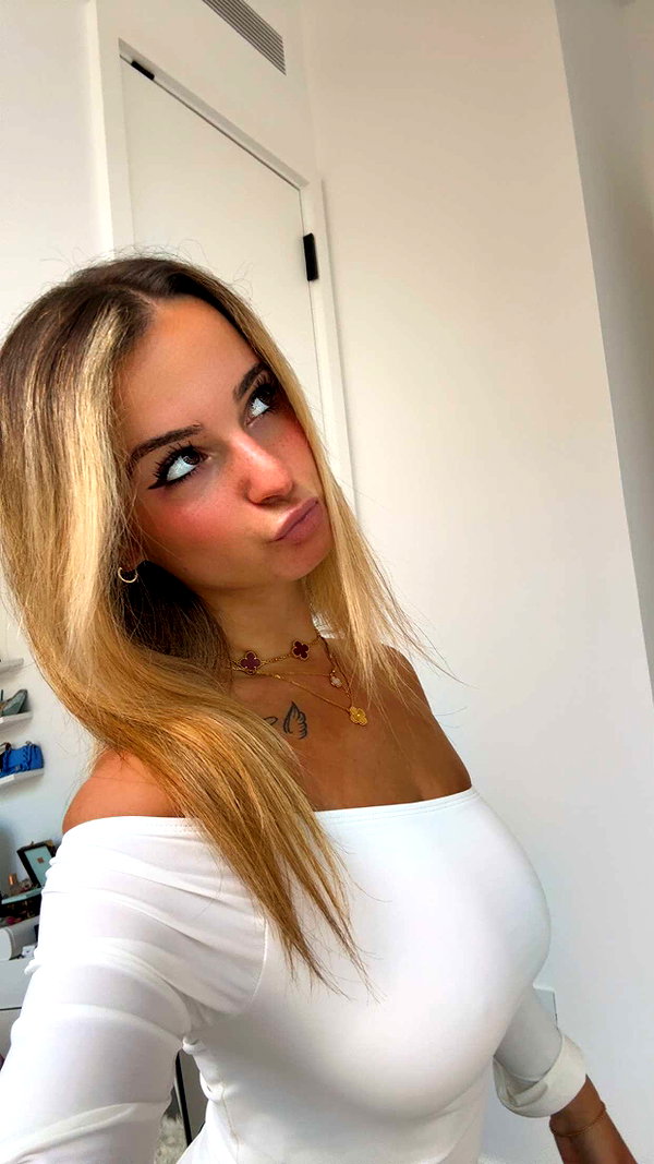 kaitlyn_krems snapchat image archive image