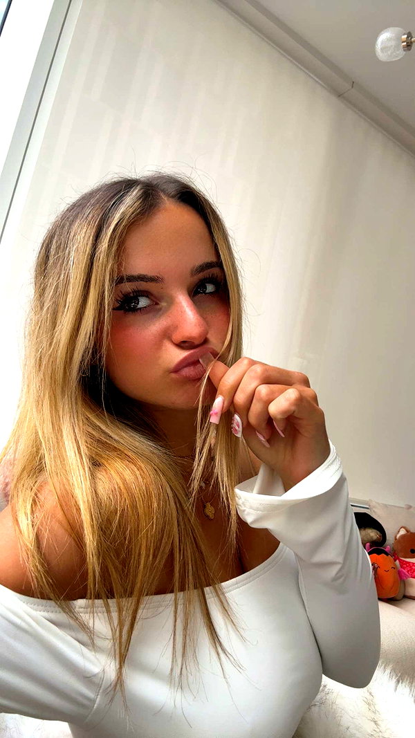 kaitlyn_krems snapchat image archive image