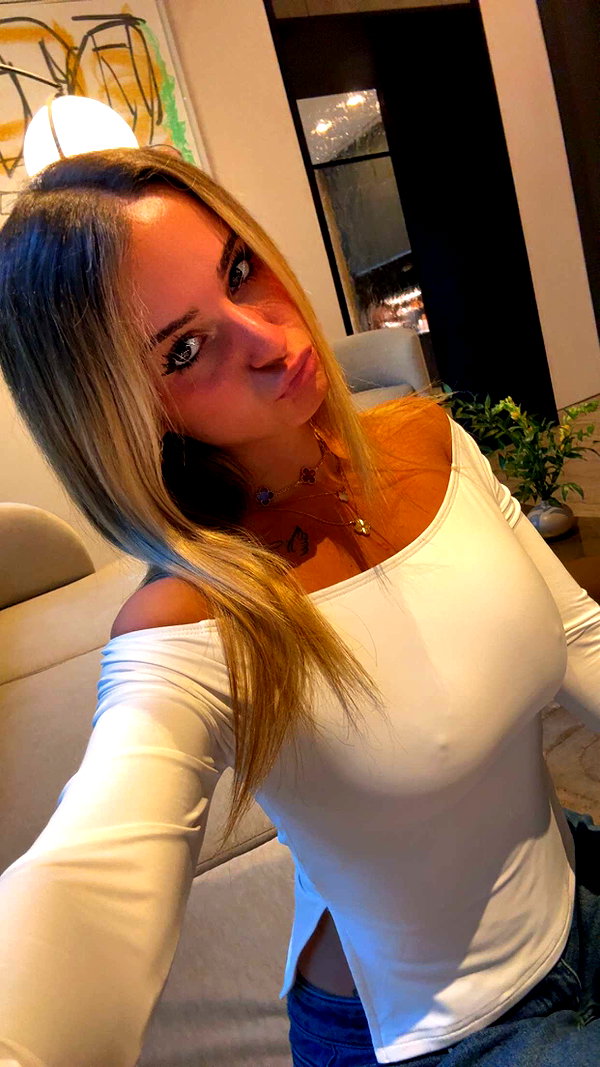 kaitlyn_krems snapchat image archive image