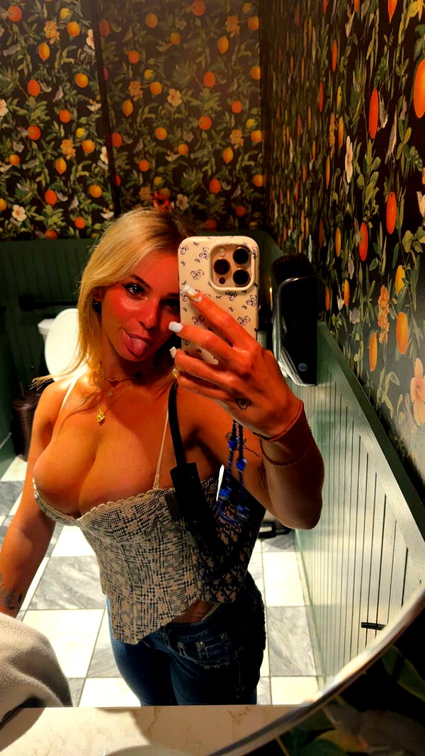 kaitlyn_krems snapchat image archive image