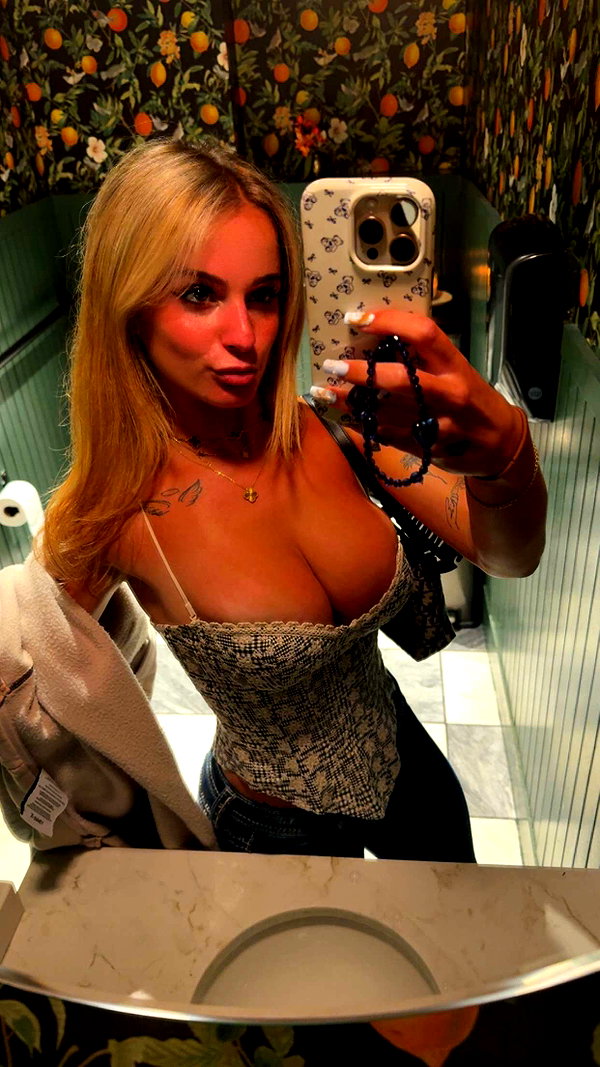 kaitlyn_krems snapchat image archive image