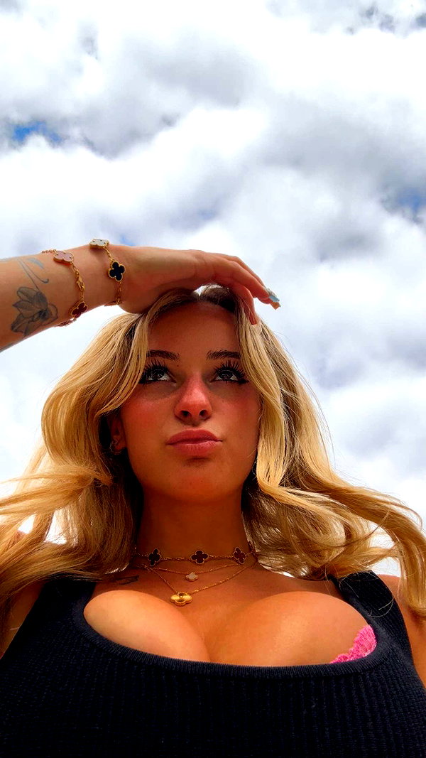 kaitlyn_krems snapchat image archive image