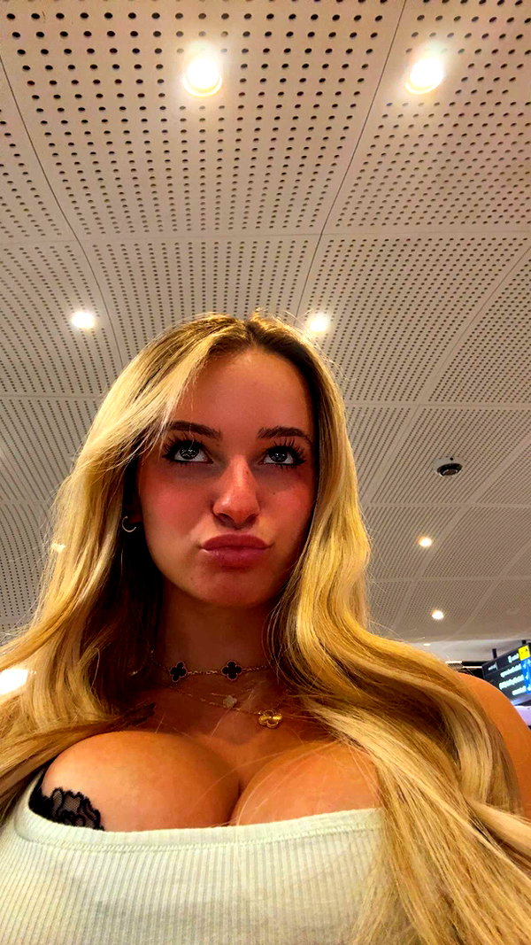 kaitlyn_krems snapchat image archive image
