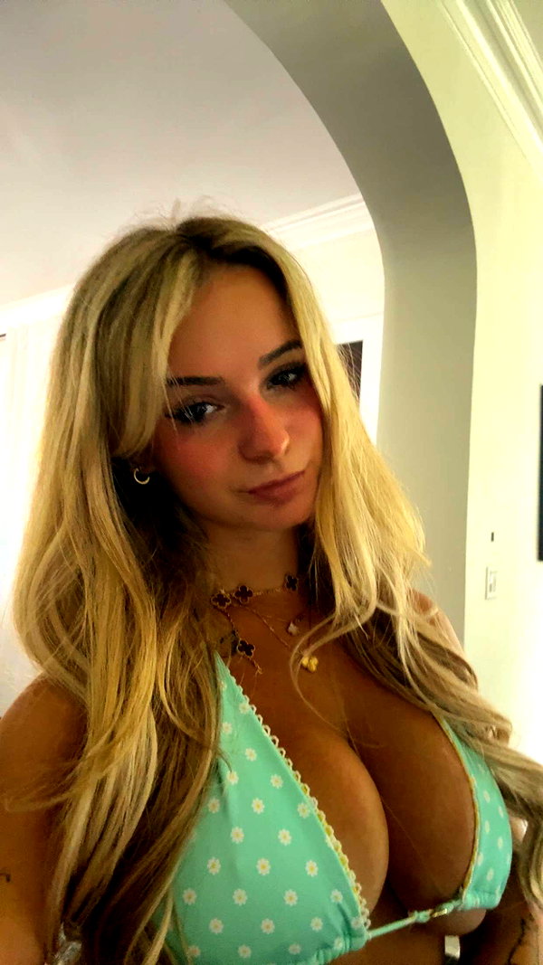 kaitlyn_krems snapchat image archive image