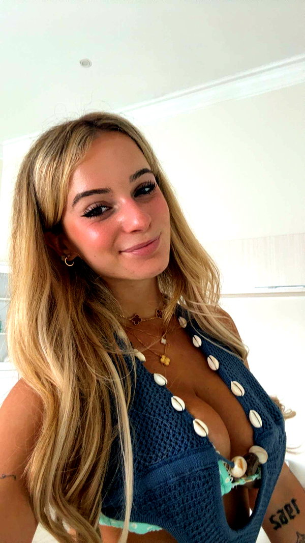 kaitlyn_krems snapchat image archive image